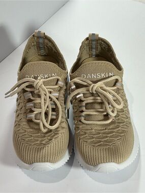 Danskin Stunt Knit Lace Up Sneakers Beige 6.5 Sporty Chic Athleisure Minimalist